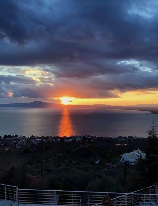 Marine'S Lux Villa:Golden Sunset Kalamata Exterior foto